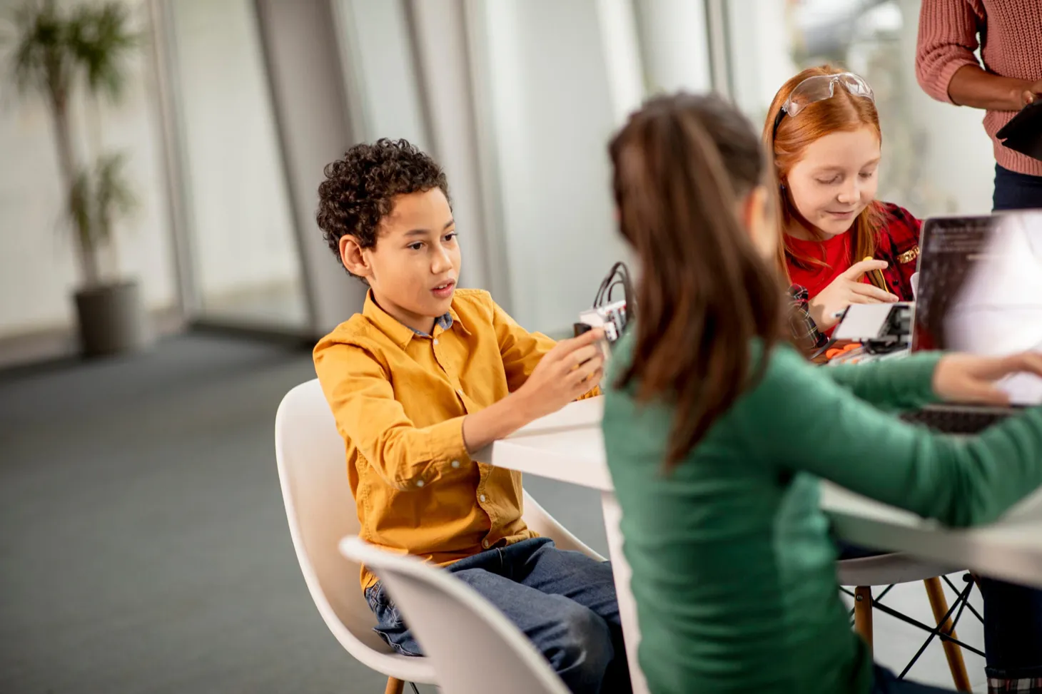 Child completing a psychoeducational assessment with a diagnostician at Ethos Wellness