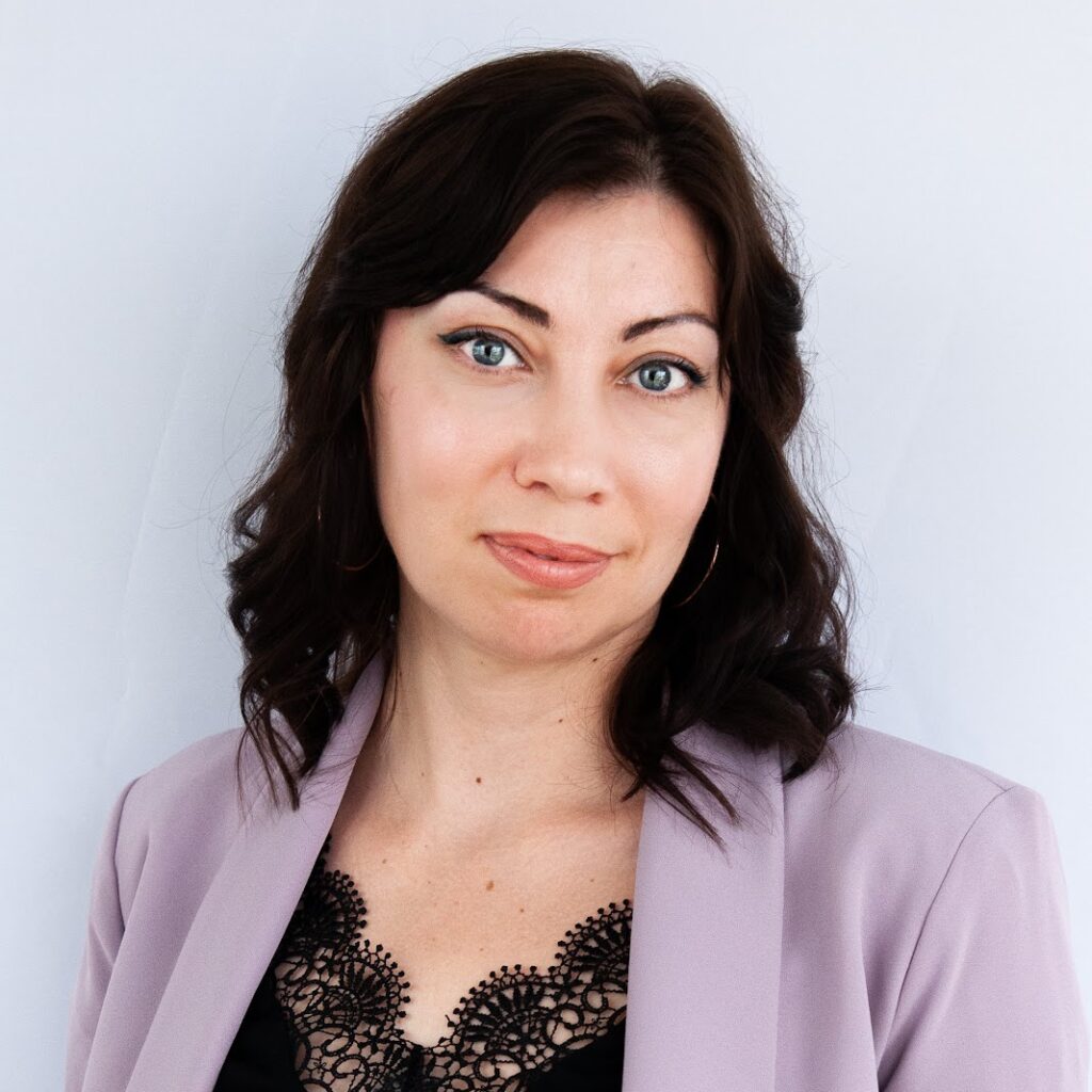 LZakinov Headshot02 e1760458691892